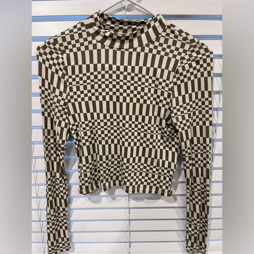 super cute green and white checkered top